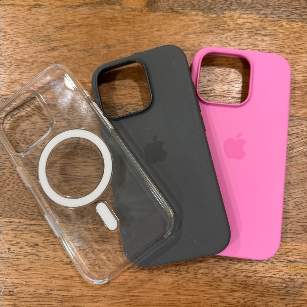 Apple iPhone 16 pro case bundle perfect condition